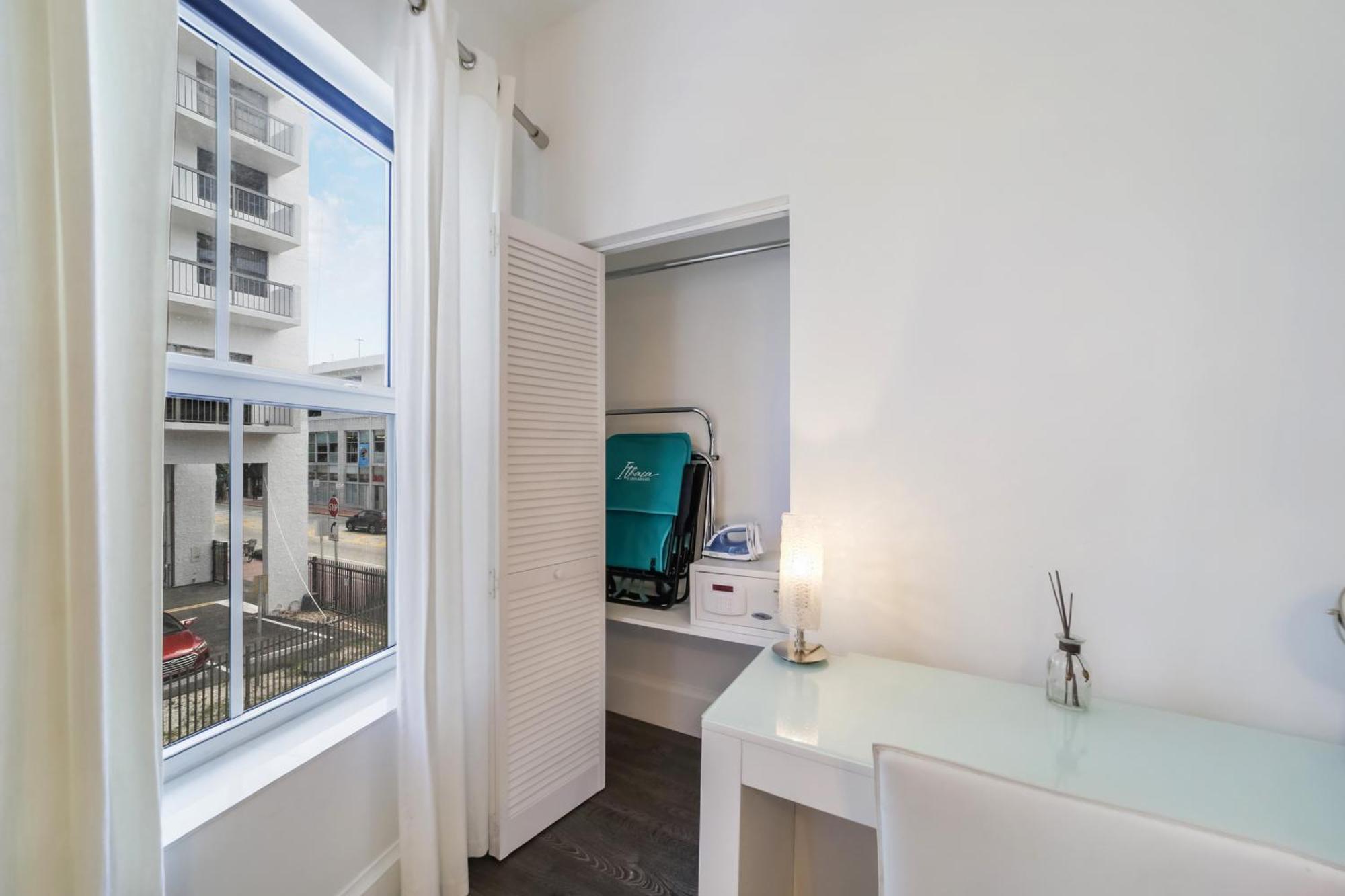 Ithaca Aparthotel Маями Бийч Екстериор снимка